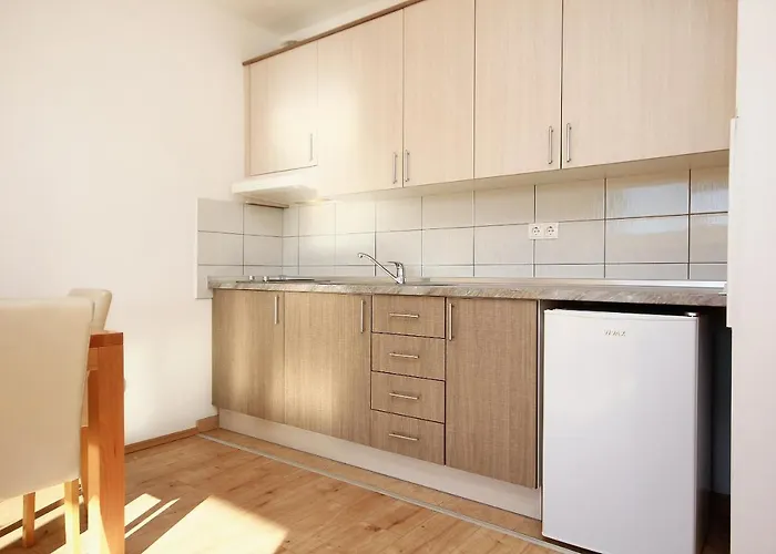 Apartamento With Parking Space Duce, Omis - 9437 *