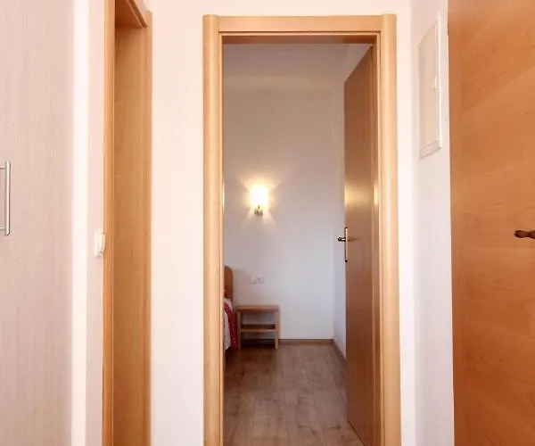 Apartamento With Parking Space Duce, Omis - 9437 *