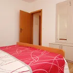 Appartement With Parking Space Duce, Omis - 9437 Dugi Rat