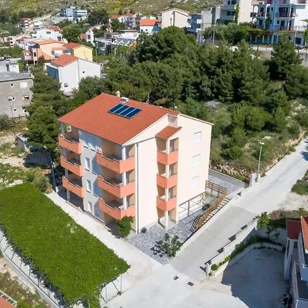 With A Parking Space Duce, Omis - 9437 Dugi Rat
