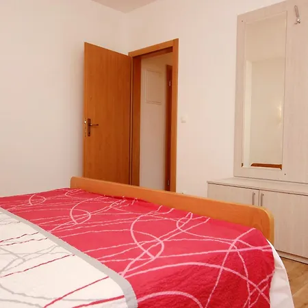 Apartamento With Parking Space Duce, Omis - 9437 Dugi Rat